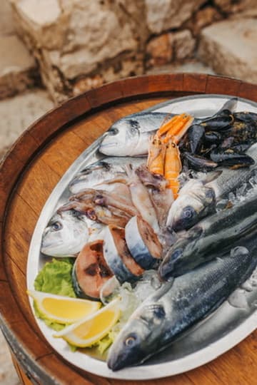 Fresh Seafood Dubrovnik Fresh Adriatic seafood Dubrovnik platter on ice Konoba Pjatanca restaurant